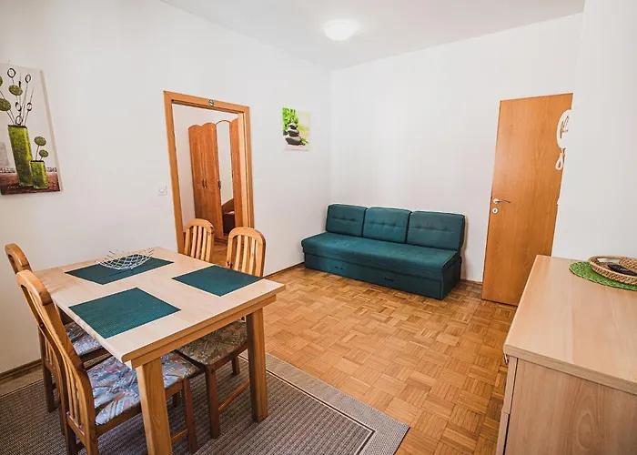 Picturesque Mountain Vista Residences - One Bedroom Бовец